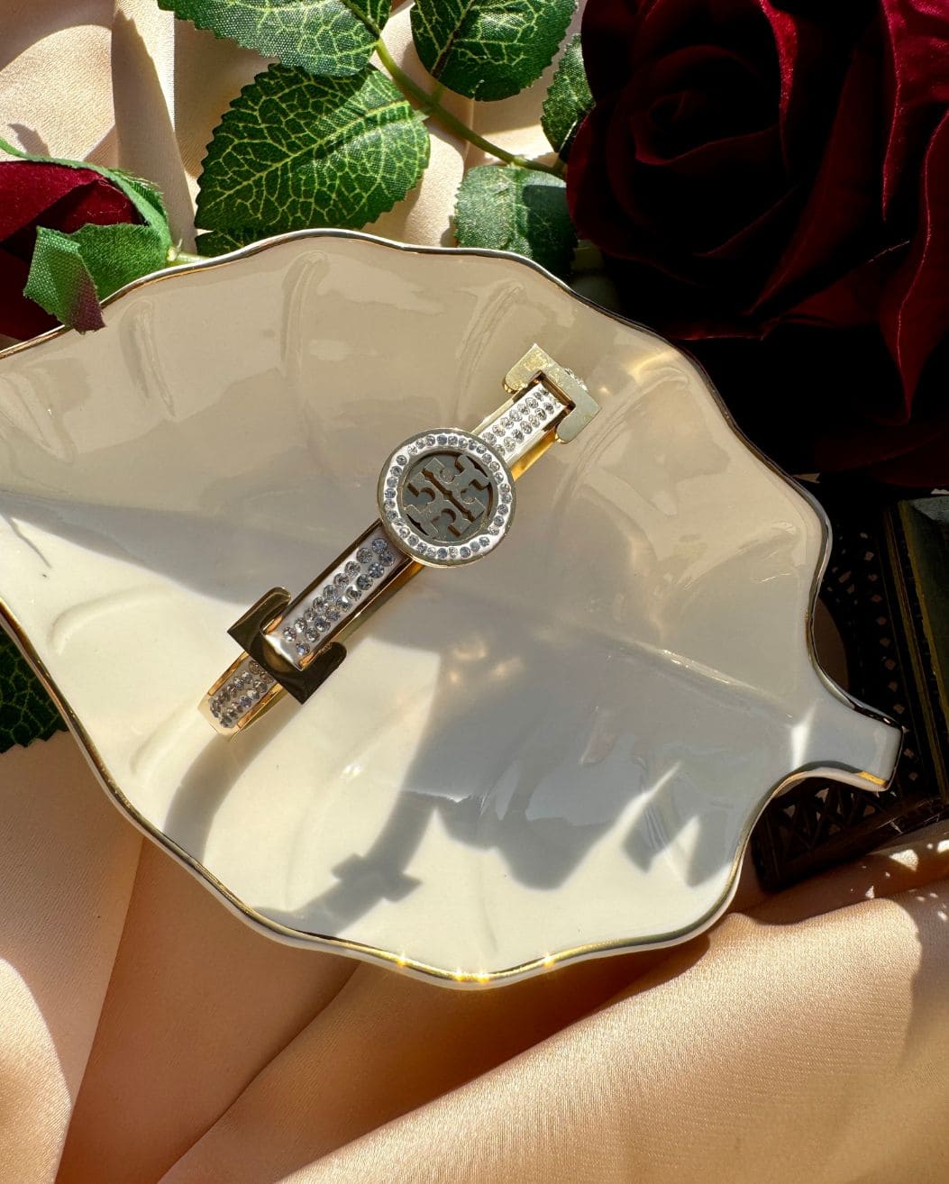 Stylish Waterproof Anti Tarnish Torry Buckle Stainless Steel Handcuff Bangle for Women