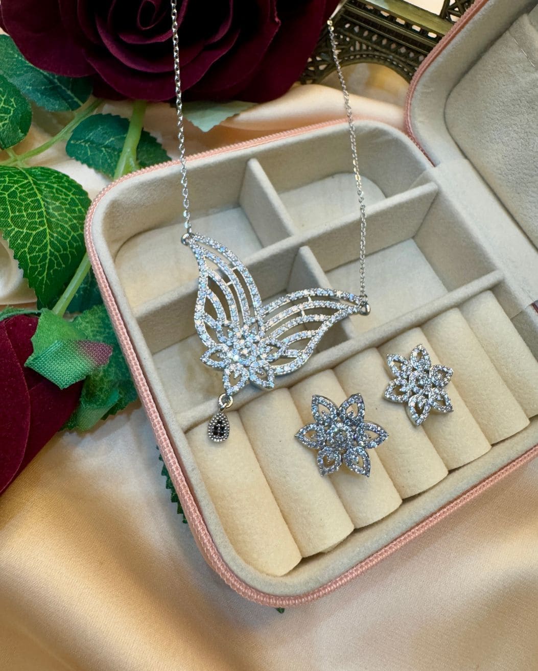 Zirconia Silver Short Necklace & Earrings Set – Elegant Floral Design