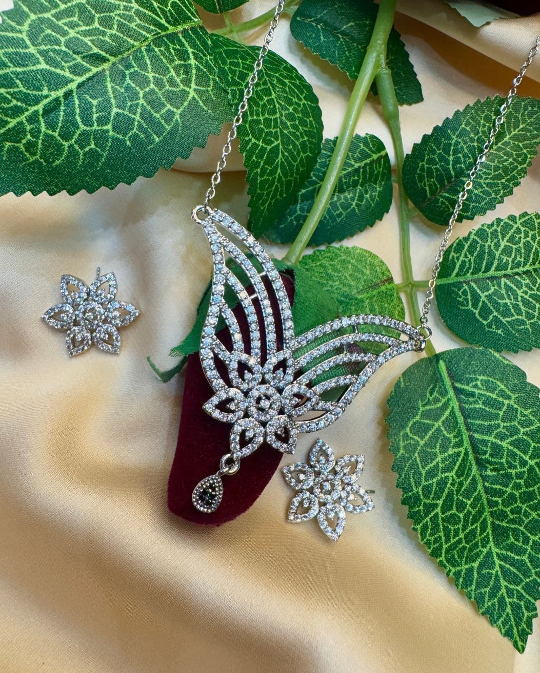 Zirconia Silver Short Necklace & Earrings jewellery Set – Elegant Floral Design