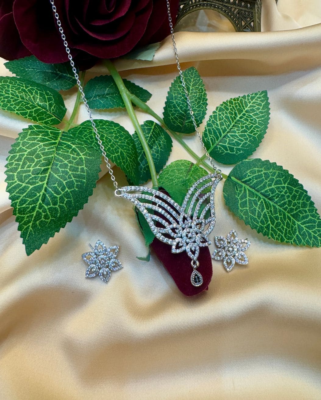 Zirconia Silver Short Necklace & Earrings jewelry Set – Elegant Floral Design