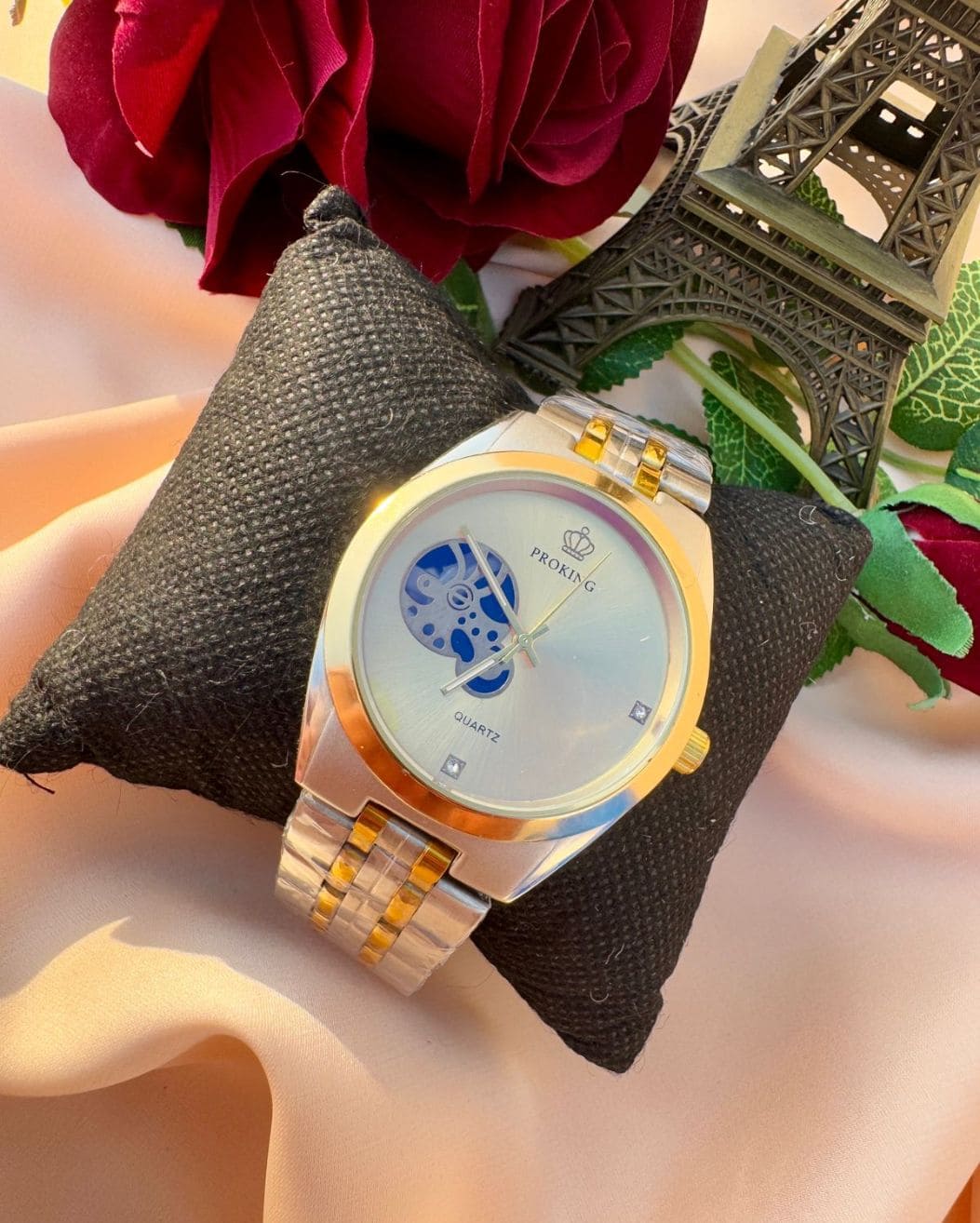 Dual-tone quartz wristwatch – men’s fashion accessory